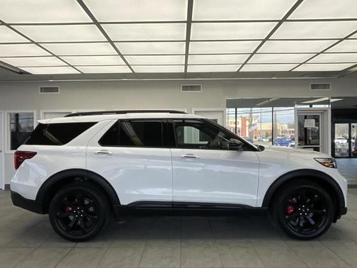 Star White 2022 Ford Explorer ST