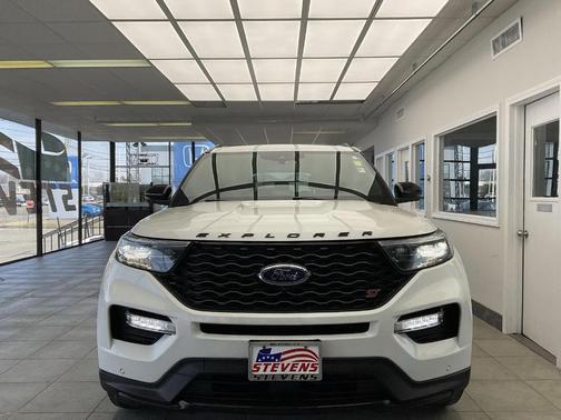 Star White 2022 Ford Explorer ST