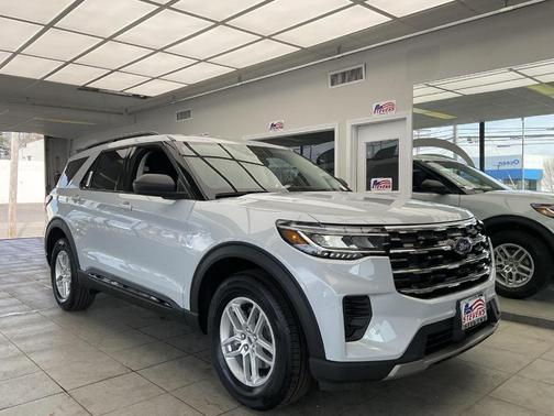 Space White Metallic 2026 Ford Explorer Active