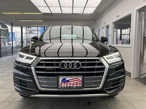 Mythos Black Metallic 2020 Audi Q5 40 Premium Plus
