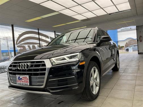 Mythos Black Metallic 2020 Audi Q5 40 Premium Plus