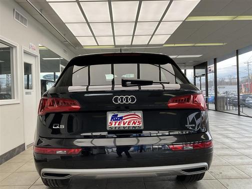 Mythos Black Metallic 2020 Audi Q5 40 Premium Plus