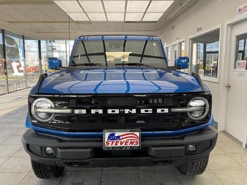 Velocity Blue 2022 Ford Bronco Outer Banks