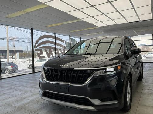 Metal 2023 Kia Carnival LX