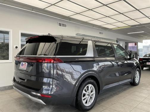 Metal 2023 Kia Carnival LX