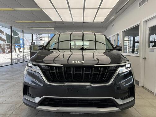 Metal 2023 Kia Carnival LX