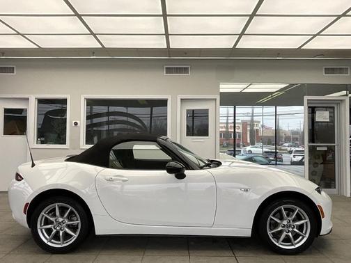 2016 Mazda MX-5 Miata Sport