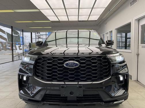 Agate Black 2025 Ford Explorer ST-Line