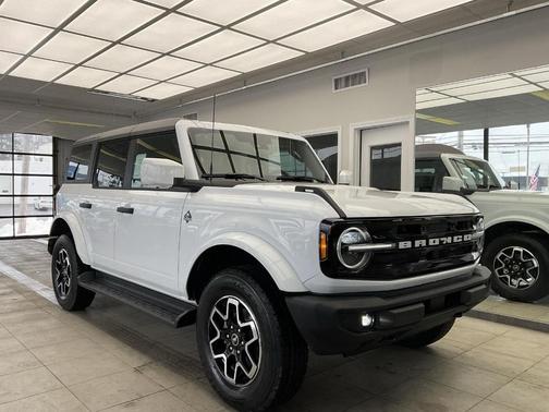 Oxford White 2026 Ford Bronco Outer Banks