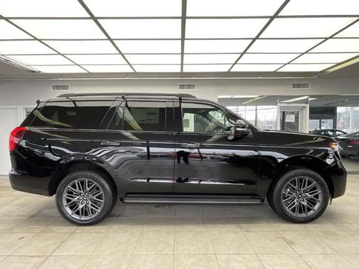 Agate Black Metallic 2026 Ford Expedition Platinum