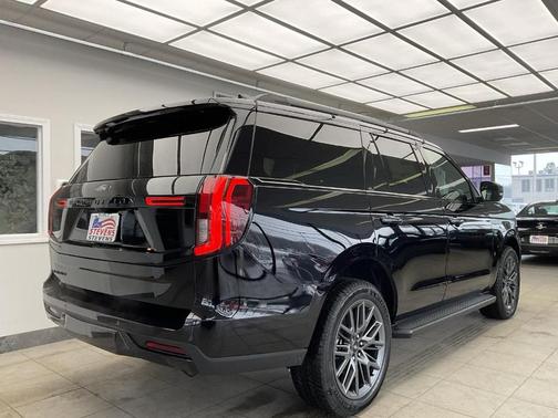 Agate Black Metallic 2026 Ford Expedition Platinum