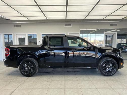 Shadow Black 2026 Ford Maverick Lobo Standard