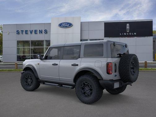 Avalanche Gray 2026 Ford Bronco Badlands