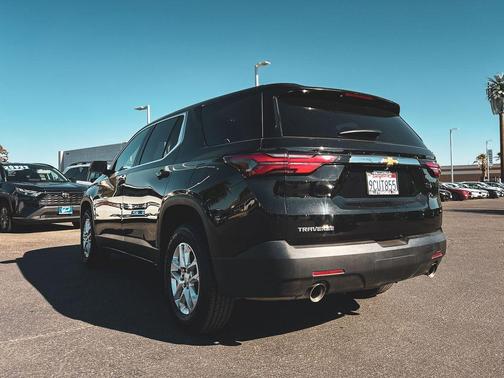Mosaic Black Metallic 2023 Chevrolet Traverse LS