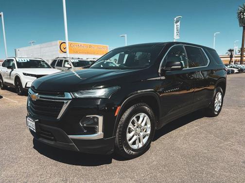 Mosaic Black Metallic 2023 Chevrolet Traverse LS