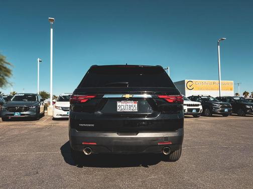 Mosaic Black Metallic 2023 Chevrolet Traverse LS