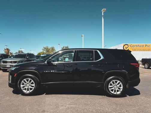 Mosaic Black Metallic 2023 Chevrolet Traverse LS