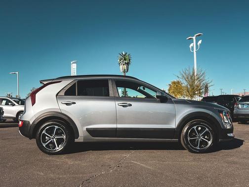 2023 Kia Niro LX