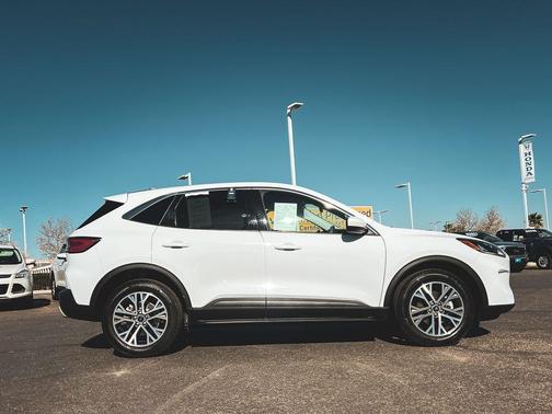 Oxford White 2022 Ford Escape SEL