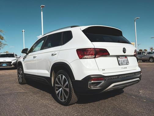 Pure White 2023 Volkswagen Taos 1.5T SE