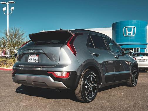 2023 Kia Niro LX