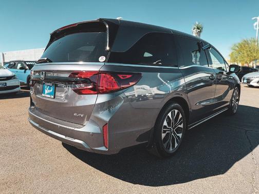 Modern Steel Metallic 2027 Honda Odyssey Elite