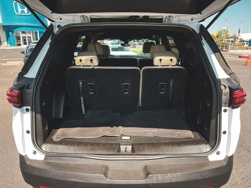 Summit White 2022 Chevrolet Traverse LS