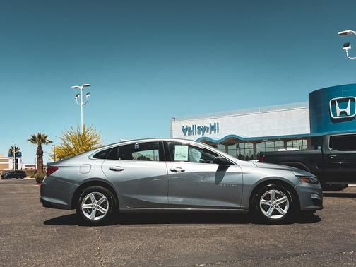 Sterling Gray Metallic 2024 Chevrolet Malibu LT