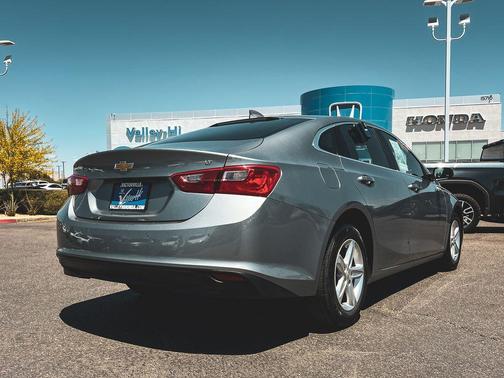 Sterling Gray Metallic 2024 Chevrolet Malibu LT