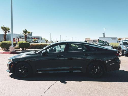 Aurora Black Pearl 2025 Kia K5 LXS