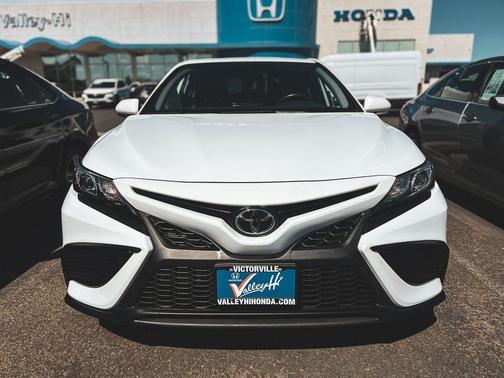 Ice 2023 Toyota Camry SE