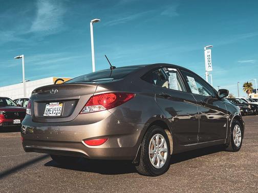 2012 Hyundai Accent GLS