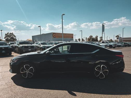 Black 2025 Nissan Altima SR