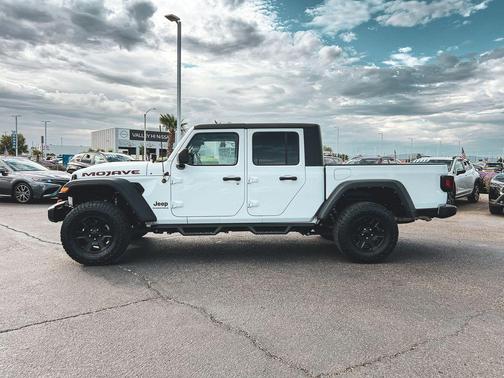 Bright White Clearcoat 2023 Jeep Gladiator Mojave