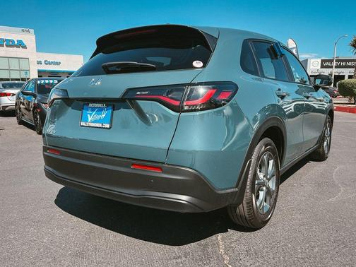 Pearl 2027 Honda HR-V LX