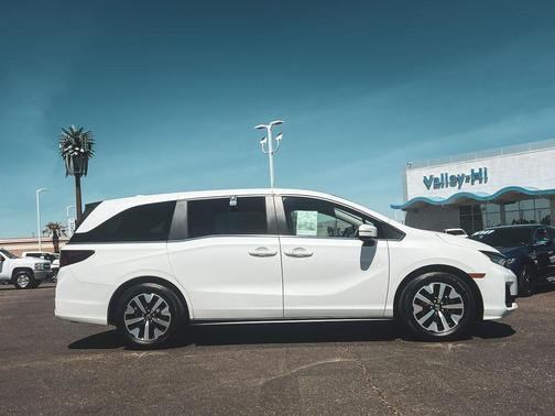 White 2025 Honda Odyssey EX-L
