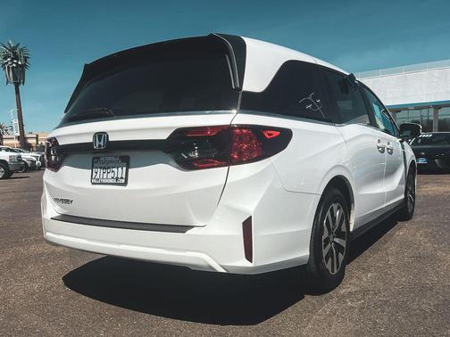White 2025 Honda Odyssey EX-L