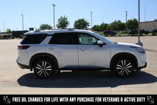 2025 Nissan Pathfinder Platinum FWD