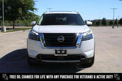 2025 Nissan Pathfinder Platinum FWD