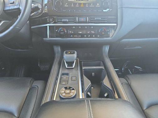 2025 Nissan Pathfinder SL 4WD