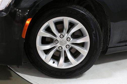 2016 Chrysler 300 Limited
