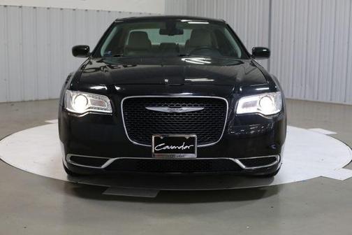 2016 Chrysler 300 Limited