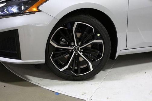 2025 Nissan Altima SR FWD