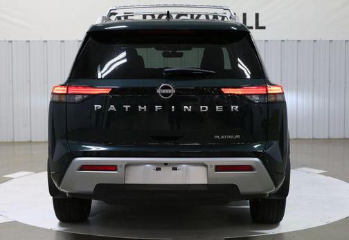 2024 Nissan Pathfinder Platinum FWD