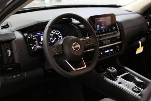 2025 Nissan Pathfinder SV FWD