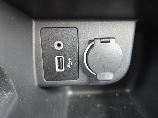 Super Black 2025 Nissan Kicks S