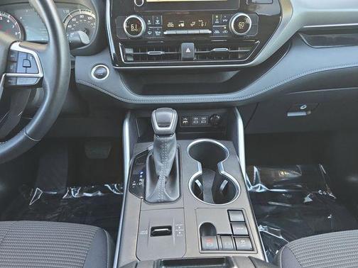 2025 Toyota Highlander LE