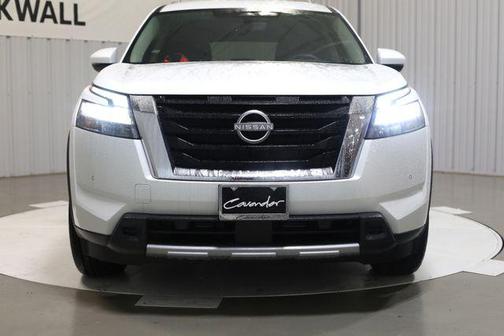 2025 Nissan Pathfinder SL 4WD