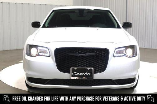 2023 Chrysler 300 Touring