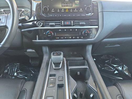 2023 Nissan Pathfinder SL FWD